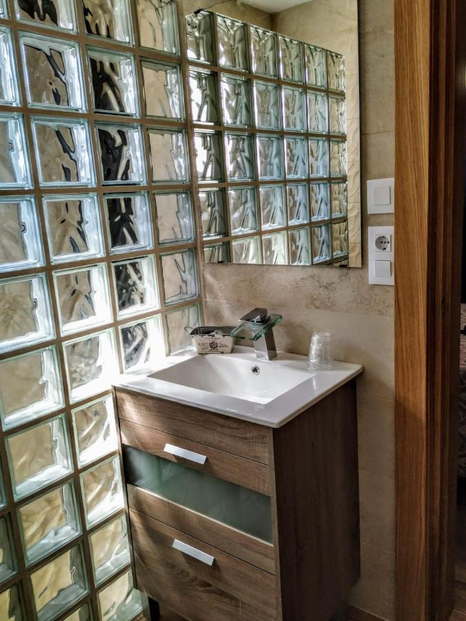 Hostal Restaurante La Mancha Ruidera Bagian luar foto